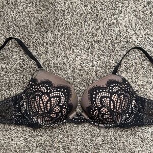 Victoria's Secret Black and Cream Lace Bra
